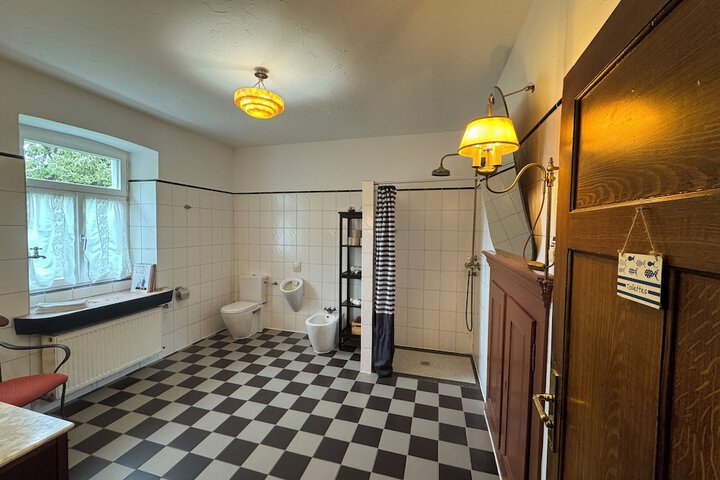 Room 20 of 28