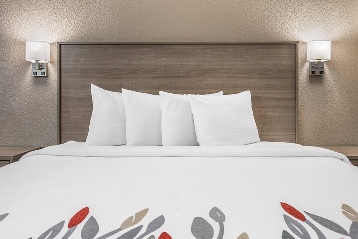 Superior King Bed (5 of 13)