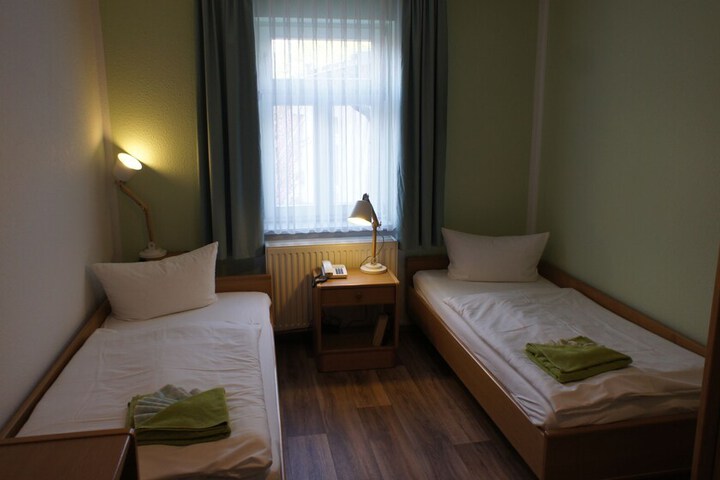 Room 6 of 40