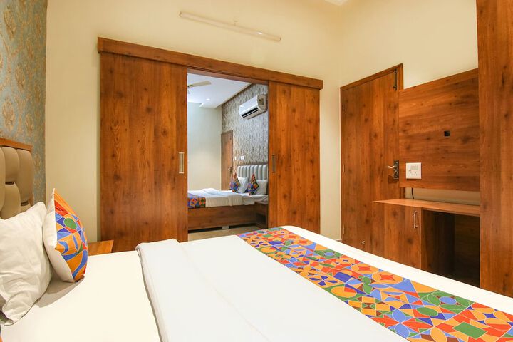 Room 16 of 38