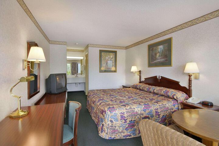 1 King Bed (7 of 7)