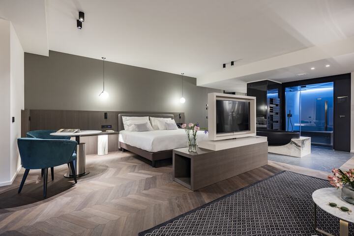 Room 11 of 35