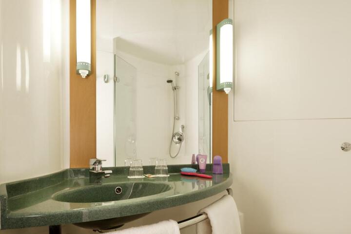 Photo 16
