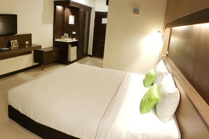 Room 13 of 48