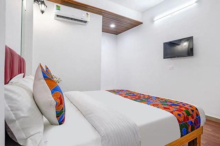 Room 9 of 26