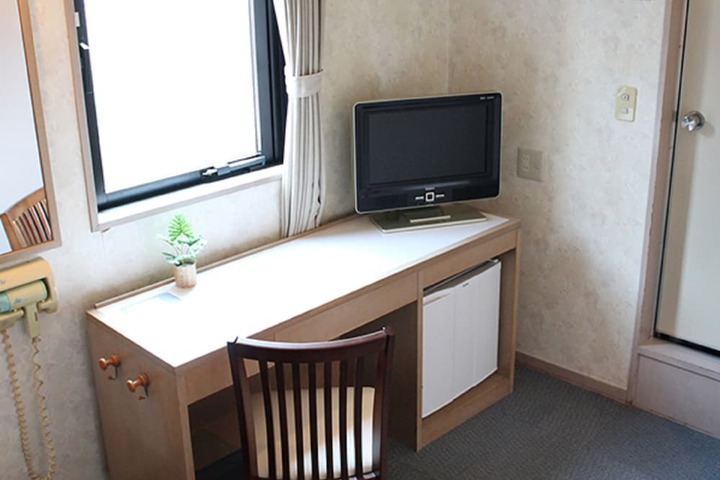 Room 8 of 17