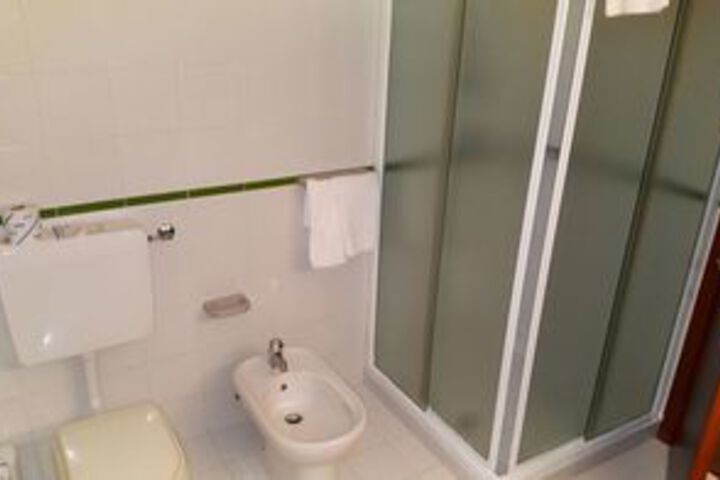 Room 4 of 19