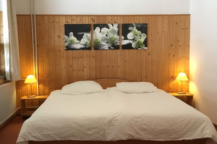 Room 28 of 32