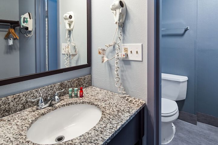 1 King Bed High Speed Internet Accessible Microwave, Refrigerator Work Desk Continental Breakfast (1 of 12)