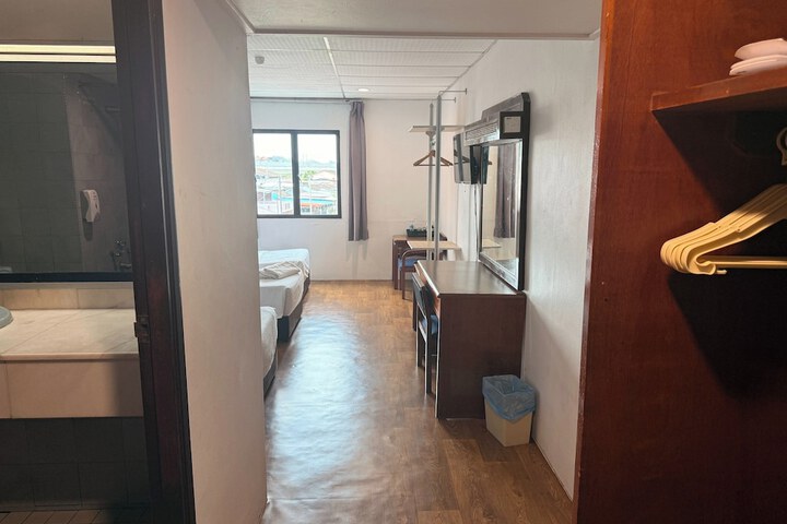 Room 40 of 86