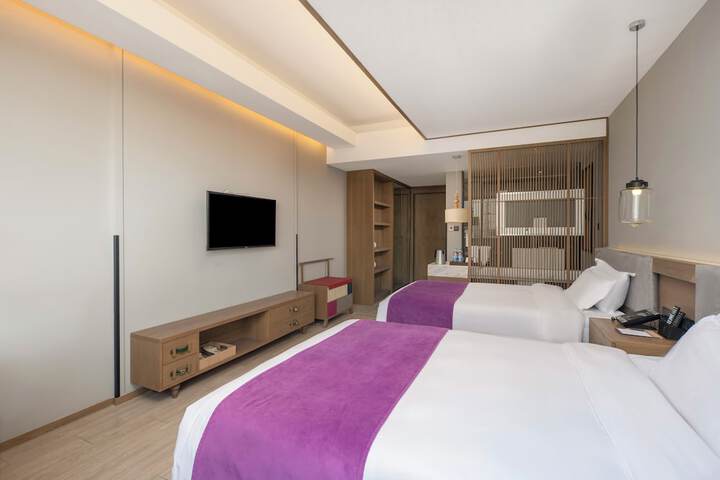 Room 12 of 33