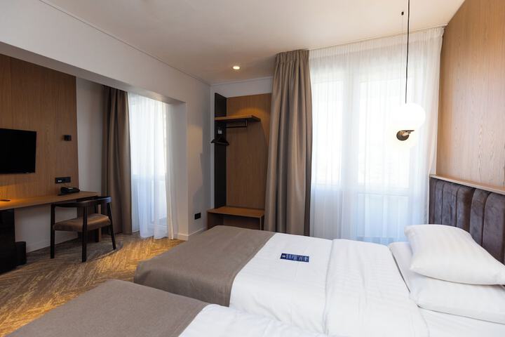 Room 60 of 93