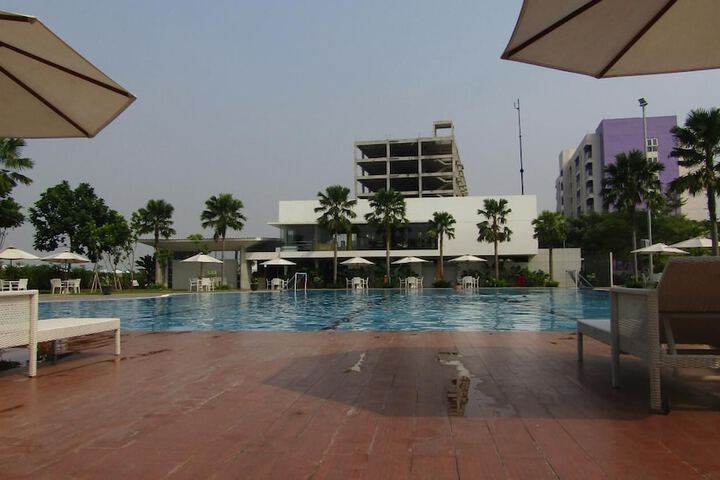 Pool Hotel