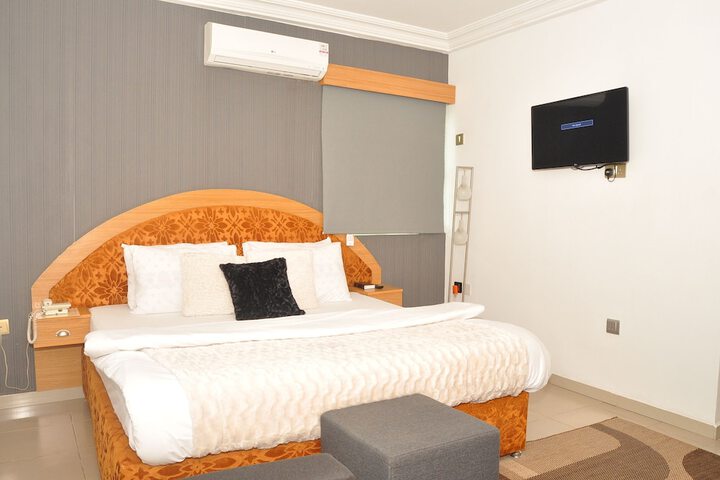 Room 15 of 30