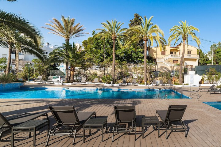 Hotel Pool