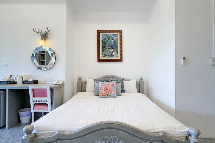 Room 34 of 108