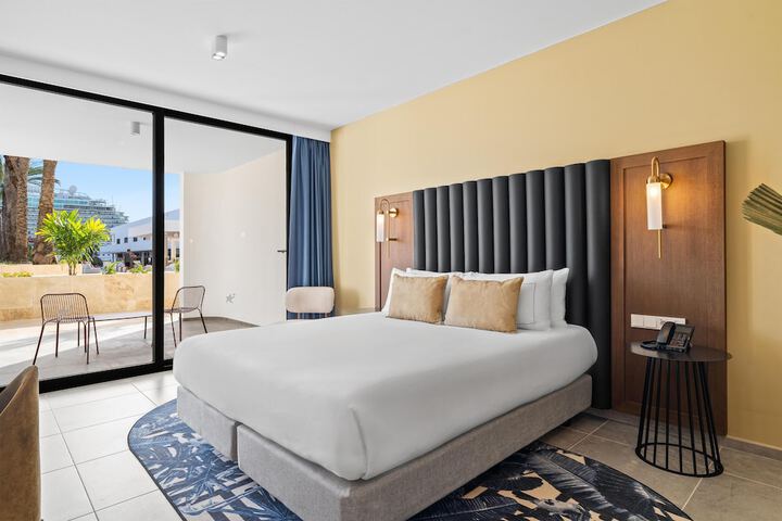 Room 44 of 170