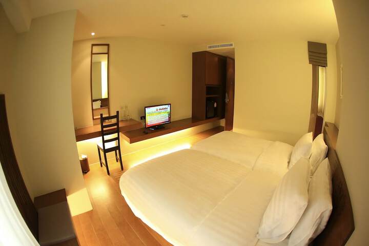 Room 18 of 34