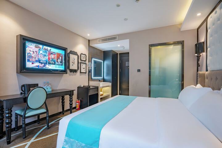 Room 13 of 42