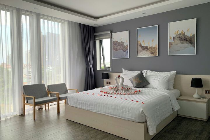 Room 6 of 24