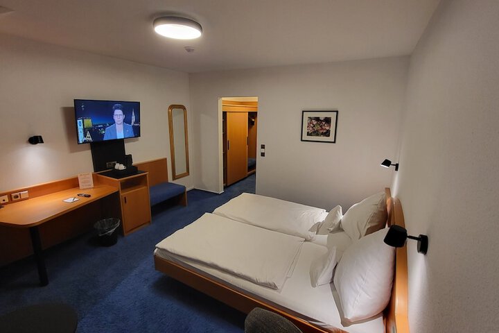 Room 16 of 29