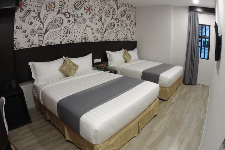 Room 9 of 37