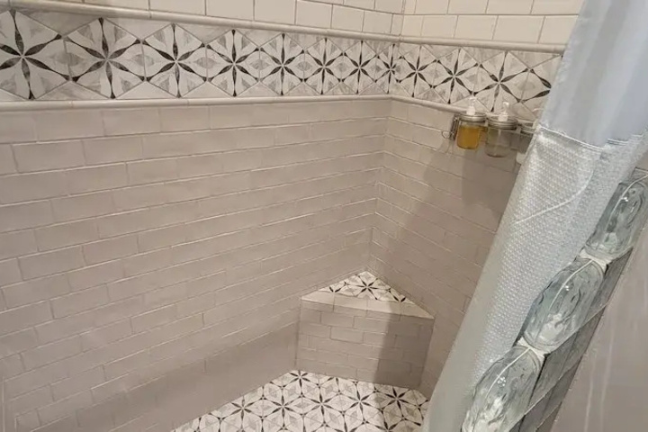 Room 8 of 18