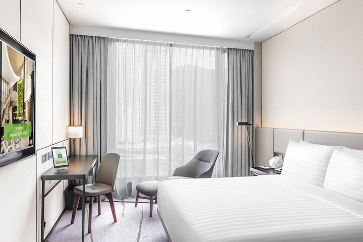 Room 10 of 44