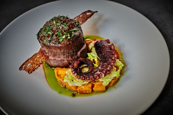 Dining 36 of 64