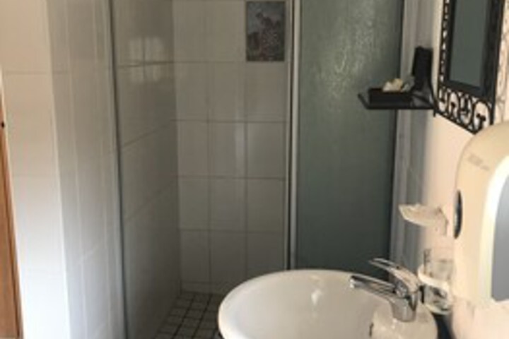 Room 4 of 34