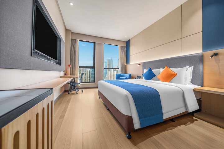 Room 18 of 73