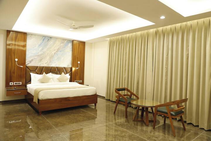Hotel V K Grand