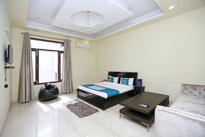 Room 2 of 8