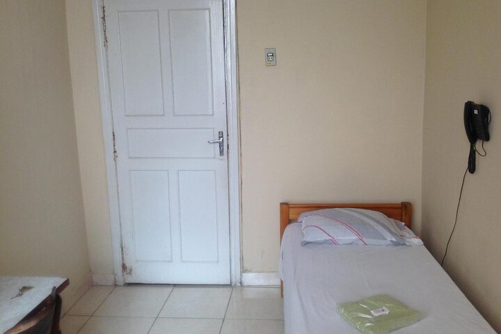 Room 13 of 38