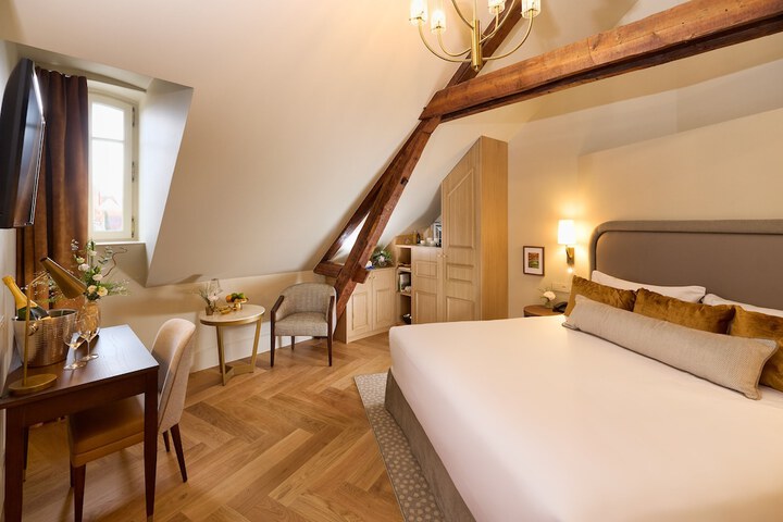 Room 28 of 192