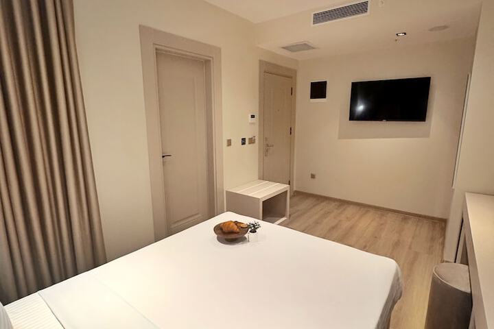 Room 34 of 137