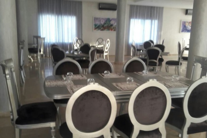 Dining 18 of 20