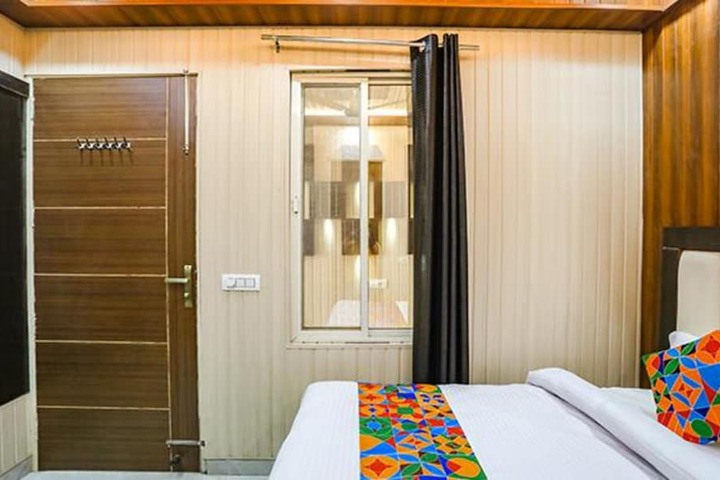 Room 6 of 21