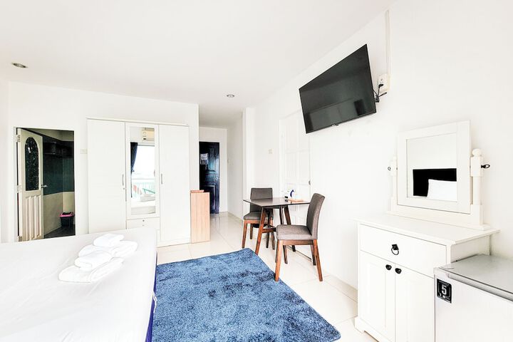 Room 3 of 34