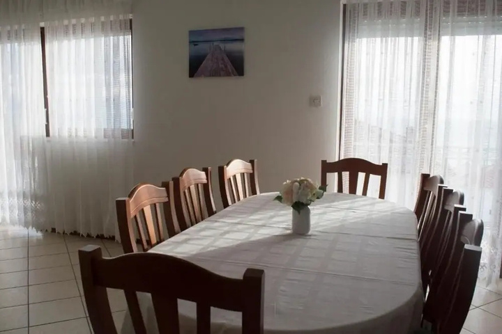 Dining 16 of 18