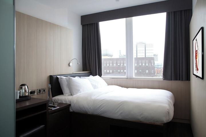 Room 3 of 37