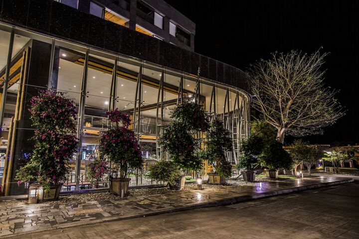 Hotel Exterior 128 of 153