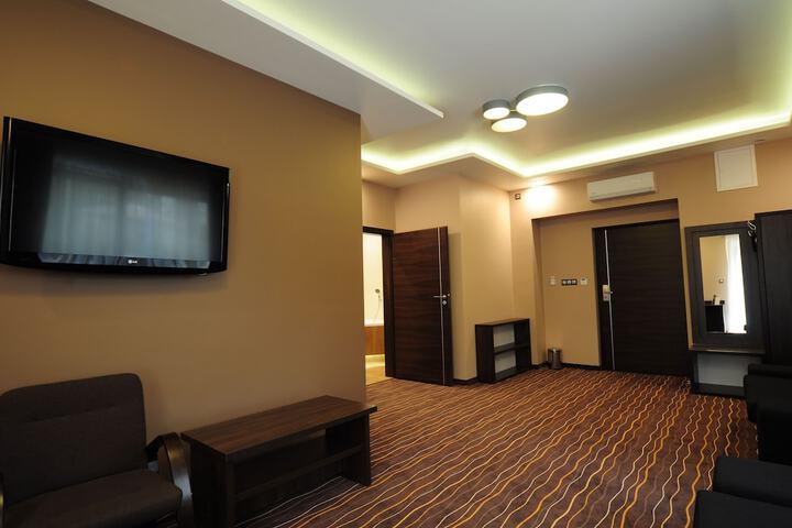Room 8 of 47