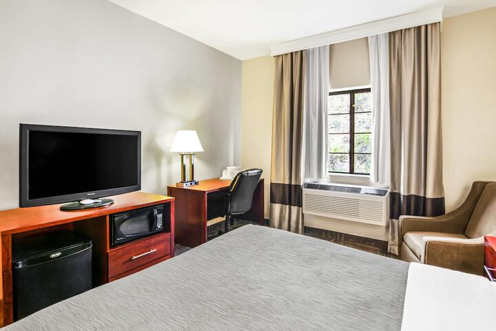 Room 9 of 32