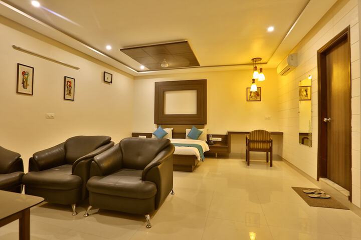 Room 9 of 24