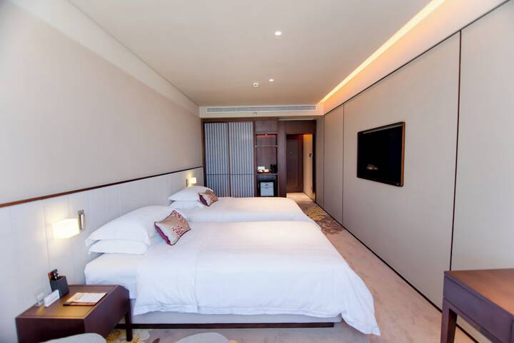 Room 14 of 40
