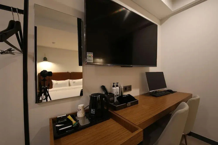 Room 3 of 24