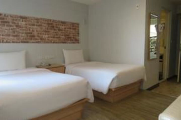 Room 13 of 22