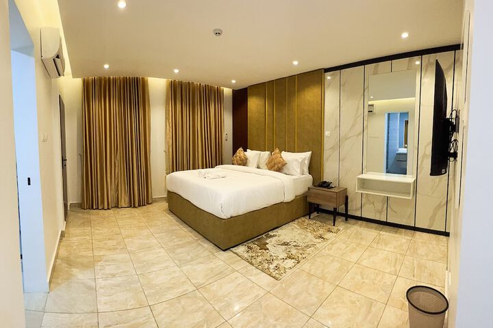 Room 20 of 39