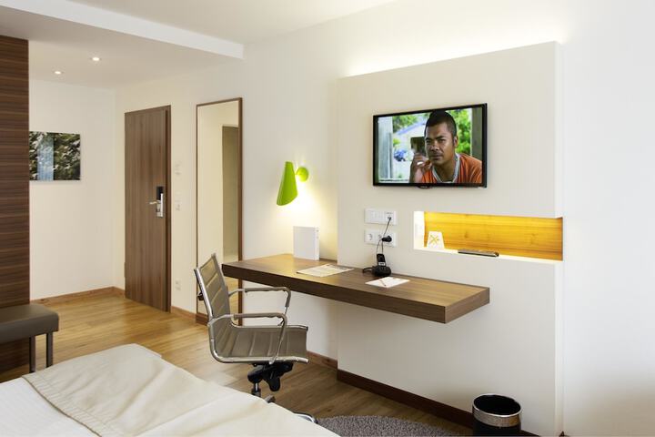 Room 16 of 48